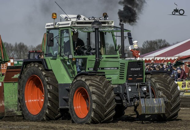 Cycloon filter/ Lucht (voor) filter, lange uitvoering, o.a. geschikt voor de FENDT 615 zwart kunststof met bedrukte kap 1:32                          