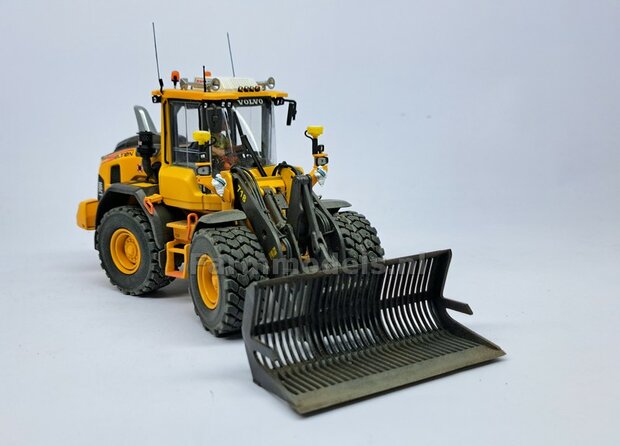 1x STEUN voor TURBO II Precleaner Luchtfilter op VOLVO L60 serie RESIN, BLANK Geleverd 1:32 