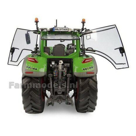 Fendt 618 Vario met voorlader 1:32 Universal Hobbies UH6688    