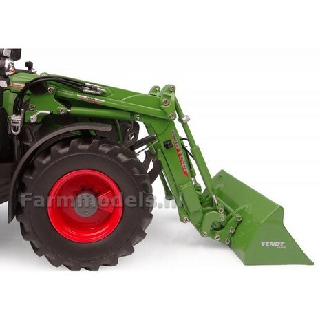 Fendt 618 Vario met voorlader 1:32 Universal Hobbies UH6688    