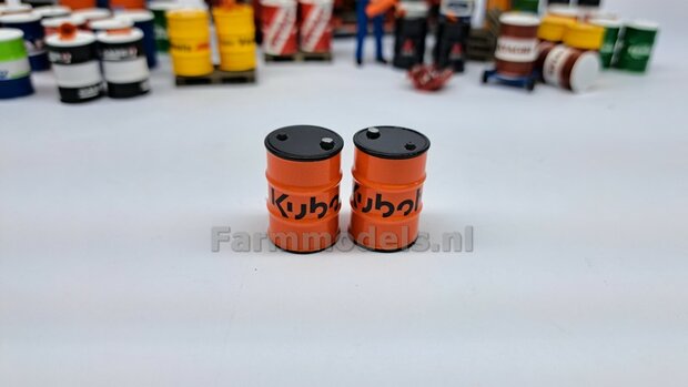 2x KUBOTA OLIEDRUMS + 3x losse doppen OLIEDRUMS Resin WIT GLANS gespoten geleverd + KUBOTA Pr&eacute;-Cut Decal stickersets 1:32