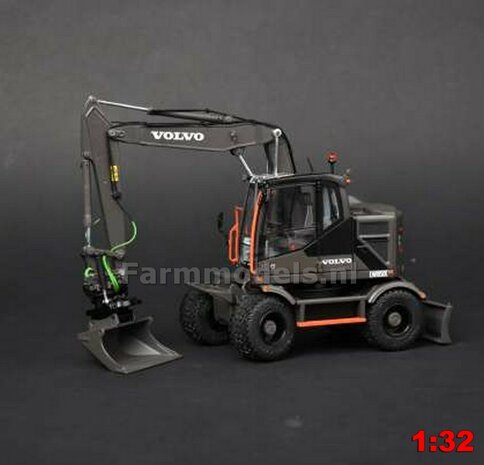 BLACK Ed. Volvo EWR150E kraan NOKIAN banden + Tiltrotator S6/S60 snelwissel + bak + FREE GIFT STICKERSET (verboden) 1:32 AT3200116