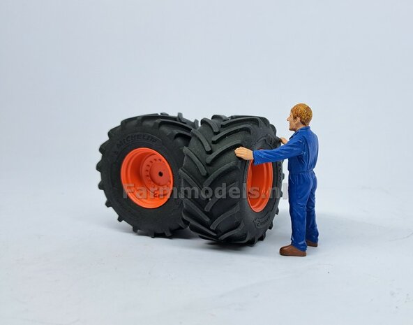 CLAAS TORION/ LIEBHERR: 2x Michelin Axiobib2  &Oslash;  54.8 x 25.8 mm Banden + Resin Velgen CLAAS ORANJE Gespoten 1:32 Farmmodels Premium Line Series 