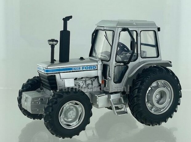 SILVER FORD 8700 4WD Limited edition 150st. Britains 1:32 43409S     AVAILABLE END OF MARCH