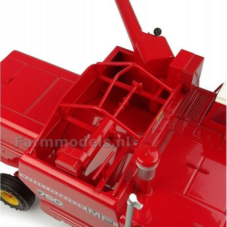  Massey Ferguson 760 maaidorser met maaibord  Universal Hobbies 1:32   UH6329   