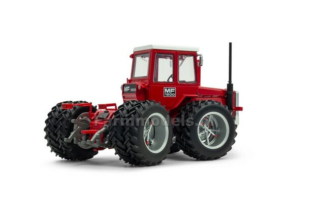 Massey Ferguson 1200 4WD met Molcon dubbellucht Lim. Ed. 1000st. Universal Hobbies 1:32 UH6700     LEVERBAAR MAART 2025