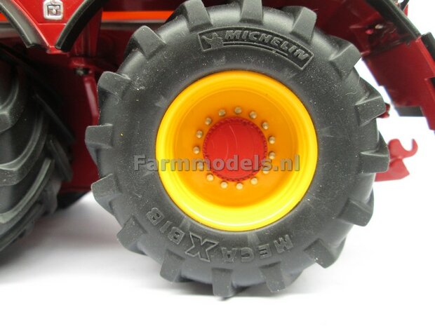 VREDO VT 7028: 2x Michelin 1050 lagedruk Banden &Oslash; 61.5 x 33.3 mm + ALU. velgen VREDO GEEL gespoten 1:32 Farmmodels Custom Line Series    