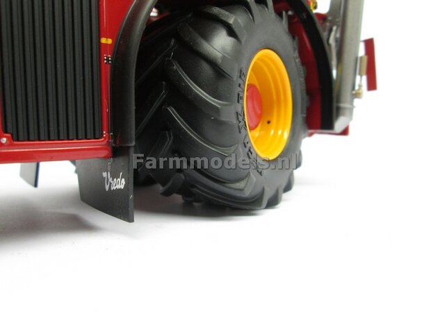 VREDO VT 7028: 2x Michelin 1050 lagedruk Banden &Oslash; 61.5 x 33.3 mm + ALU. velgen VREDO GEEL gespoten 1:32 Farmmodels Custom Line Series    