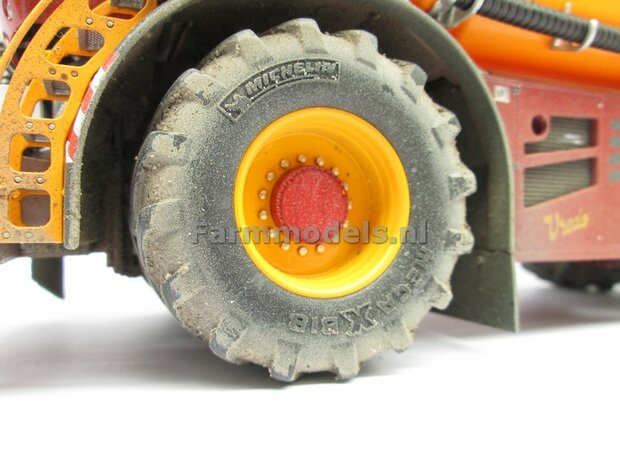 VREDO VT 7028: 2x Michelin 1050 lagedruk Banden &Oslash; 61.5 x 33.3 mm + ALU. velgen VREDO GEEL gespoten 1:32 Farmmodels Custom Line Series    