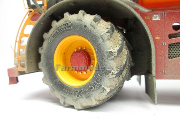 VREDO VT 7028: 2x Michelin 1050 lagedruk Banden &Oslash; 61.5 x 33.3 mm + ALU. velgen VREDO GEEL gespoten 1:32 Farmmodels Custom Line Series    