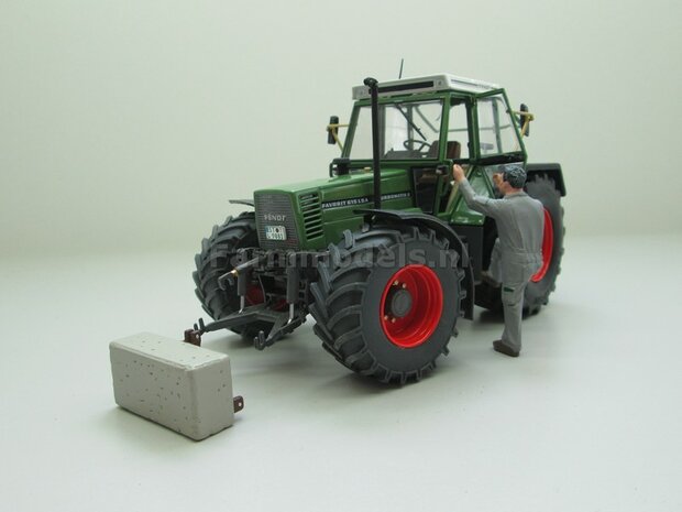 Fendt 612- 615 WeiseToys: Brede Vooras banden &Oslash; 47 mm x 20,5 mm breed + ALU. velgen FENDT ROOD geleverd 1:32 Farmmodels Custom Line Series 