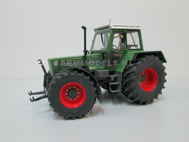 Fendt 612- 615 WeiseToys: Brede Vooras banden &Oslash; 47 mm x 20,5 mm breed + ALU. velgen FENDT ROOD geleverd 1:32 Farmmodels Custom Line Series 