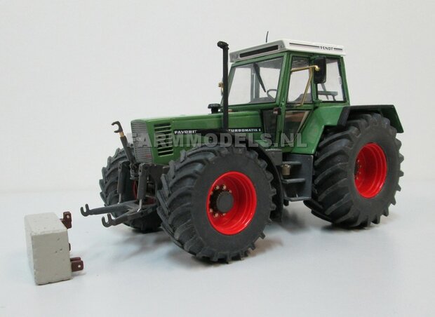 Fendt 612- 615 WeiseToys: Brede Vooras banden &Oslash; 47.5 mm x 20,5 mm breed + ALU. velgen FENDT ROOD geleverd 1:32 Farmmodels Custom Line Series 