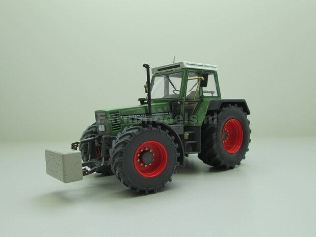 Fendt 612- 615 WeiseToys: Brede Vooras banden &Oslash; 47.5 mm x 20,5 mm breed + ALU. velgen FENDT ROOD geleverd 1:32 Farmmodels Custom Line Series 