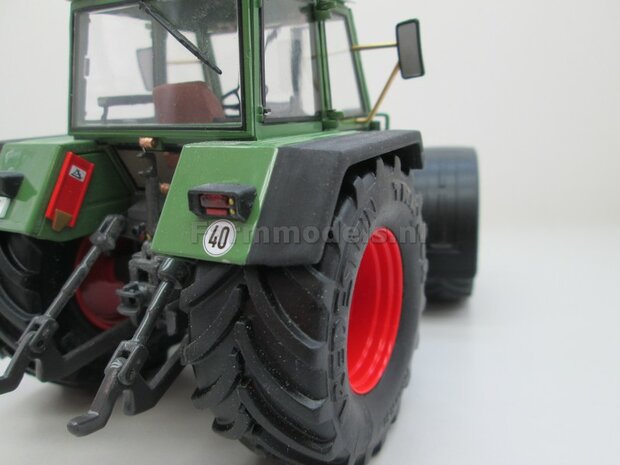 Fendt 612- 615 WeiseToys: Brede Vooras banden &Oslash; 47 mm x 20,5 mm breed + ALU. velgen FENDT ROOD geleverd 1:32 Farmmodels Custom Line Series 