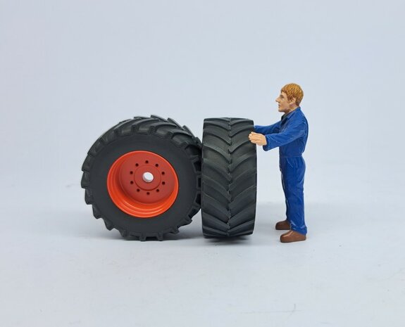 Fendt 612- 615 WeiseToys: Brede Vooras banden &Oslash; 47.5 mm x 20,5 mm breed + ALU. velgen FENDT ROOD geleverd 1:32 Farmmodels Custom Line Series 