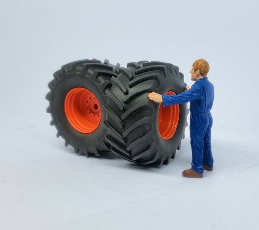 UNIVERSEEL: Brede banden &Oslash; 58 x 28 mm + ALUMINIUM velgen CLAAS ORANJE gespoten geleverd 1:32 Farmmodels Custom Line Series 