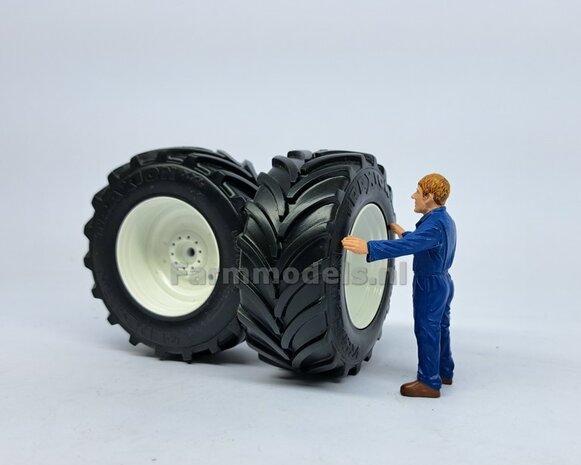 NEW HOLLAND T7.300 BLUE UH: 2x Brede Banden &Oslash; 65.9 x 29.2 mm + ALU. Velgen NEW HOLLAND WIT Gespoten 1:32 Farmmodels Custom Line Series  