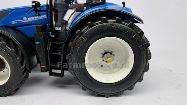 NEW HOLLAND T7.300 BLUE UH: 2x Brede Banden &Oslash; 65.9 x 29.2 mm + ALU. Velgen NEW HOLLAND WIT Gespoten 1:32 Farmmodels Custom Line Series  