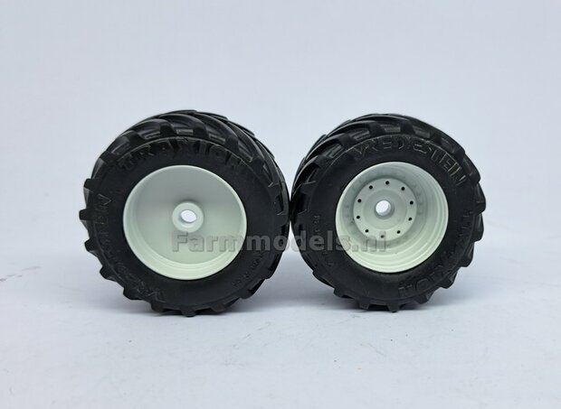 STEYR 6280 CVT UH: 2x Brede Banden &Oslash; 52.3 x 24.2 mm + ALU. Velgen STEYR WIT Gespoten 1:32 Farmmodels Custom Line Series  