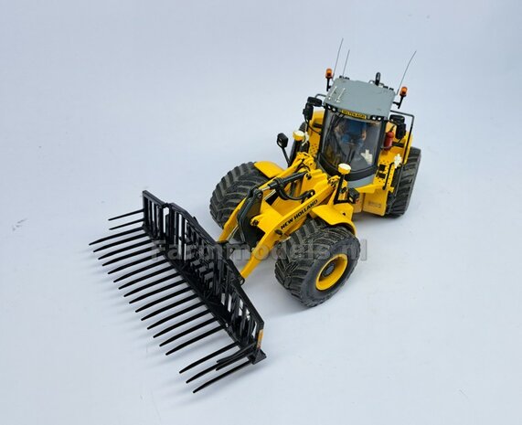 NEW HOLLAND: 2x Vredestein Flotation Trac 800/60 R32 Banden &Oslash; 55.4 mm met NEW HOLLAND GEEL gespoten Velgen 1:32 