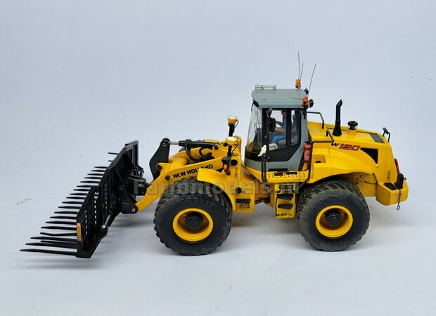 NEW HOLLAND: 2x Vredestein Flotation Trac 800/60 R32 Banden &Oslash; 55.4 mm met NEW HOLLAND GEEL gespoten Velgen 1:32 