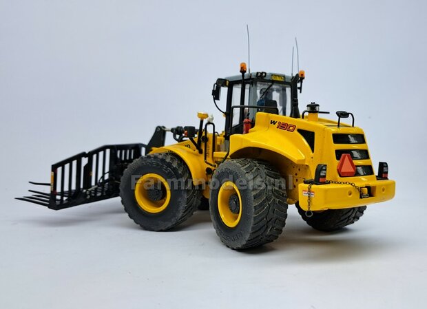 NEW HOLLAND: 2x Vredestein Flotation Trac 800/60 R32 Banden &Oslash; 55.4 mm met NEW HOLLAND GEEL gespoten Velgen 1:32 