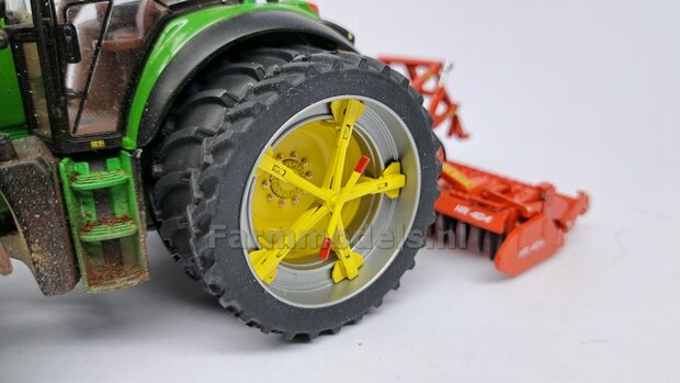 MOLCON 5-STER dubbellucht koppelsysteem &Oslash; 42mm. Materiaal Resin JOHN DEERE GEEL Gespoten  Universeel te gebruiken 1:32   