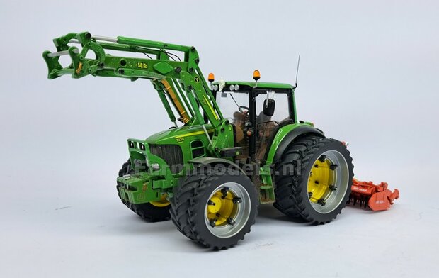 2x CULTUUR BANDEN &Oslash; 59.6 x 8.7 mm met ALUMINIUM DUBBELLUCHT VELGEN, velgen FENDT ROOD Gespoten geleverd 1:32 Farmmodels Custom Line Series.