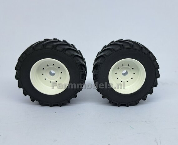 NEW HOLLAND T7550: 2x Brede Banden &Oslash; 47 x 20.5 mm + ALUMINIUM velgen NEW HOLLAND WIT Gespoten geleverd 1:32 Farmmodels Custom Line Series  