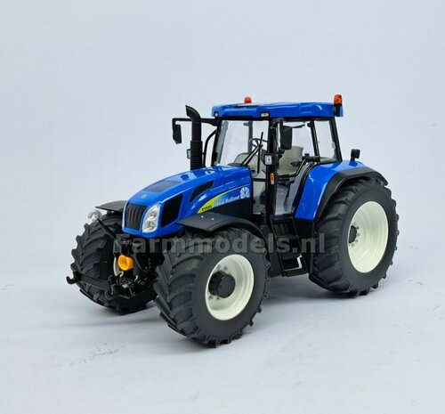 NEW HOLLAND T7550: 2x Brede Banden &Oslash; 47 x 20.5 mm + ALUMINIUM velgen NEW HOLLAND WIT Gespoten geleverd 1:32 Farmmodels Custom Line Series  