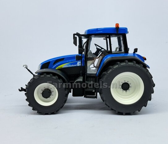 NEW HOLLAND T7550: 2x Brede Banden &Oslash; 47 x 20.5 mm + ALUMINIUM velgen NEW HOLLAND WIT Gespoten geleverd 1:32 Farmmodels Custom Line Series  