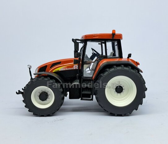 NEW HOLLAND T7550: 2x Brede Banden &Oslash; 47 x 20.5 mm + ALUMINIUM velgen NEW HOLLAND WIT Gespoten geleverd 1:32 Farmmodels Custom Line Series  