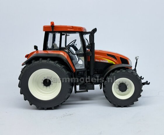 NEW HOLLAND T7550: 2x Brede Banden &Oslash; 47 x 20.5 mm + ALUMINIUM velgen NEW HOLLAND WIT Gespoten geleverd 1:32 Farmmodels Custom Line Series  