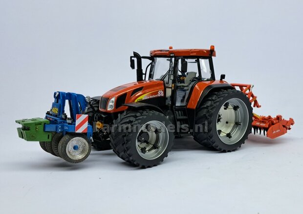 NEW HOLLAND T7550: 2x Brede Banden &Oslash; 47 x 20.5 mm + ALUMINIUM velgen NEW HOLLAND WIT Gespoten geleverd 1:32 Farmmodels Custom Line Series  