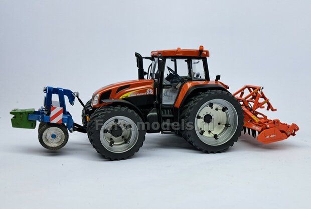 NEW HOLLAND T7550: 2x Brede Banden &Oslash; 47 x 20.5 mm + ALUMINIUM velgen NEW HOLLAND WIT Gespoten geleverd 1:32 Farmmodels Custom Line Series  