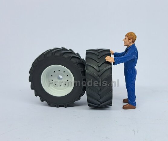 STEYR 9145: 2x Brede Banden &Oslash; 47 x 20.5 mm + ALUMINIUM velgen STEYR WIT Gespoten geleverd 1:32 Farmmodels Custom Line Series  