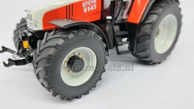 STEYR 9145: 2x Brede Banden &Oslash; 47 x 20.5 mm + ALUMINIUM velgen STEYR WIT Gespoten geleverd 1:32 Farmmodels Custom Line Series  