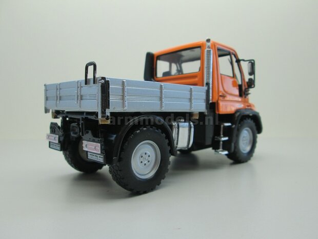 KOMMUNAL Mercedes Benz Unimog U400 Oranje 1:32 - Kommunal Versie 32380Co         