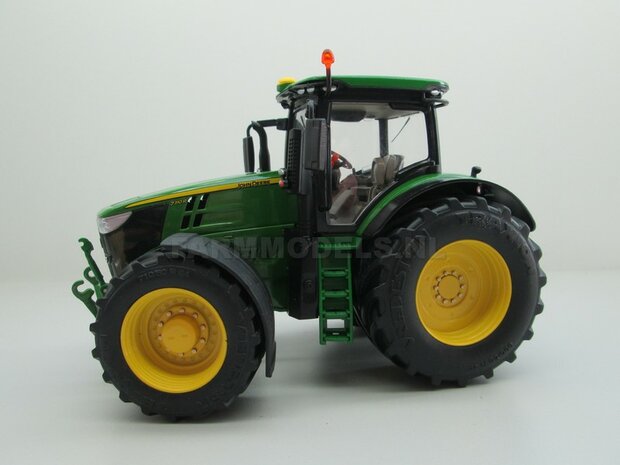 JD 7310R: 2x Vredestein Traxion Banden &Oslash; 54.5 x 23.5 mm + ALUMINIUM velgen JOHN DEERE GEEL gespoten  1:32   Farmmodels Custom Line Series