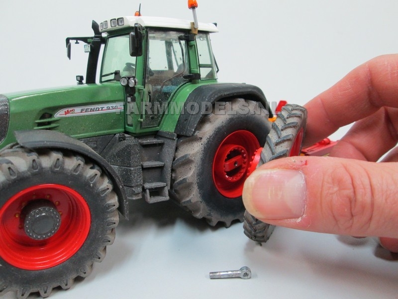 Siku Fendt 930 Vario Tractor 1:32 Miniature Replica Model Farm Farming  Vehicle : : Toys & Games