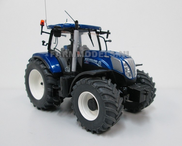 1/32 Universal Hobbies New Holland T7.210 Tractor W/ Tulip